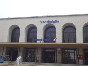 ヴァンチミリア　イタリア　駅