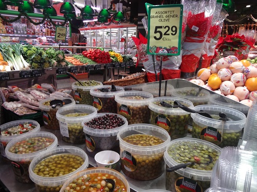 バルセロナ　スーパーマーケット　オリーブ