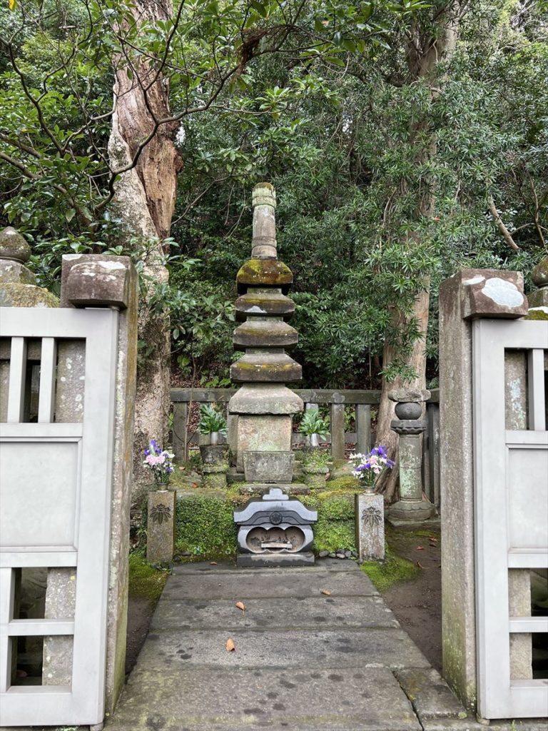 鎌倉　頼朝の墓