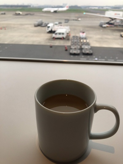 羽田空港　ラウンジ　紅茶