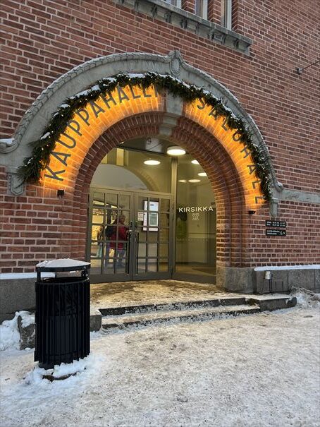 フィンランド　ヘルシンキ　ハカニエミマーケット