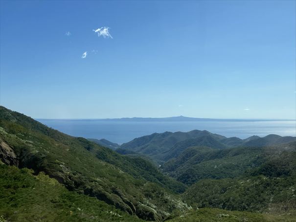 知床峠　国後島